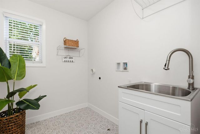 4718 Ward Street, Cincinnati, OH 45227