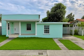 244 W 39th Pl, Hialeah, FL 33012