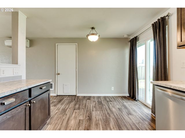 432 40TH St, Springfield, OR 97478