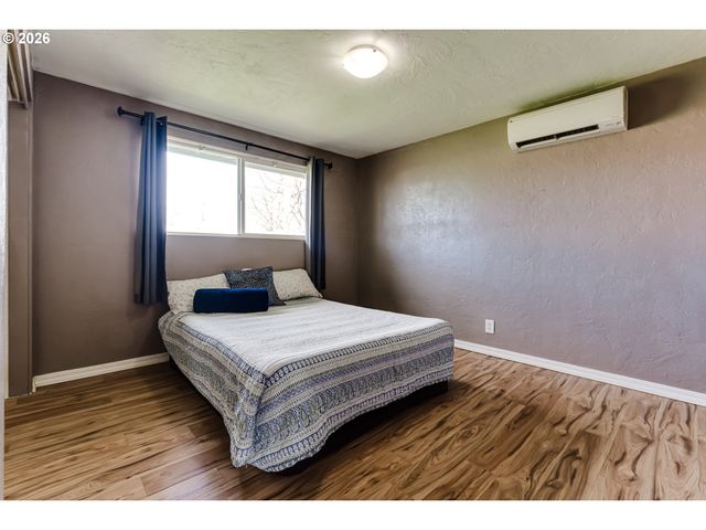 432 40TH St, Springfield, OR 97478