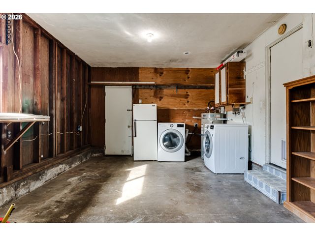 432 40TH St, Springfield, OR 97478