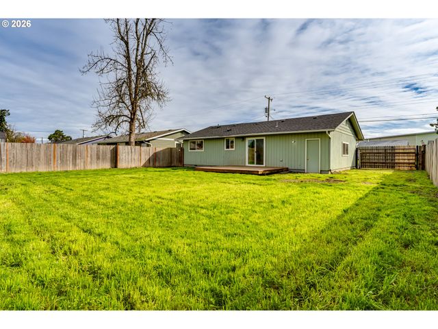 432 40TH St, Springfield, OR 97478