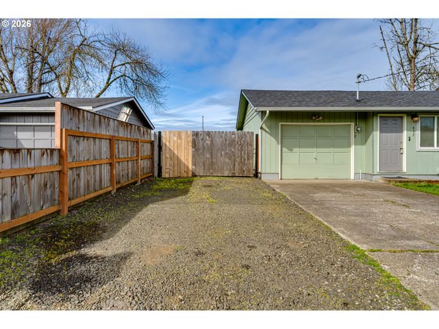 432 40TH St, Springfield, OR 97478