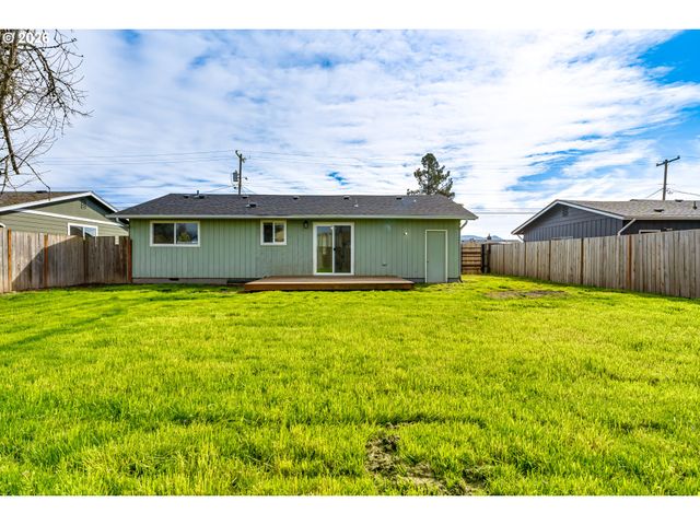 432 40TH St, Springfield, OR 97478