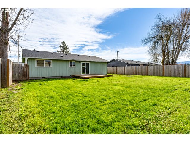 432 40TH St, Springfield, OR 97478