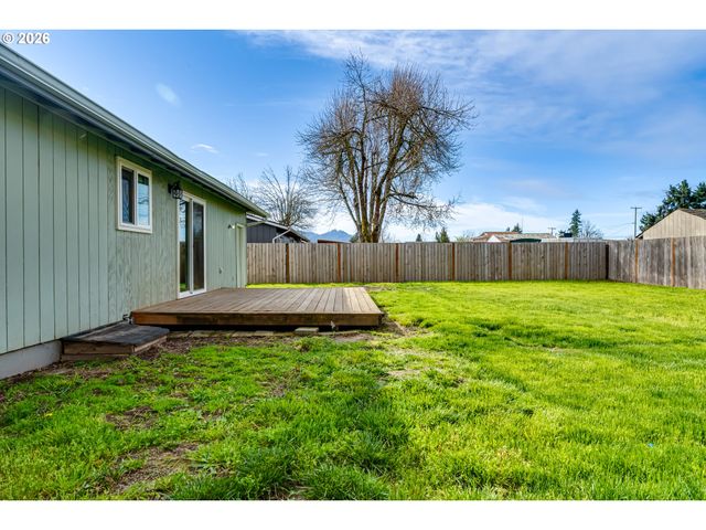 432 40TH St, Springfield, OR 97478