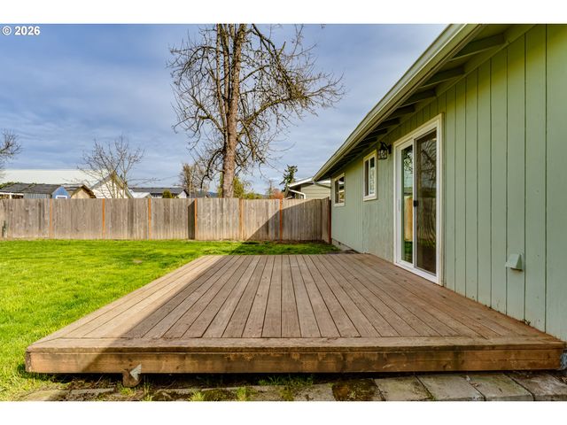 432 40TH St, Springfield, OR 97478