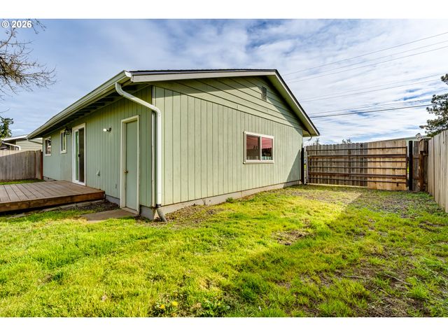 432 40TH St, Springfield, OR 97478