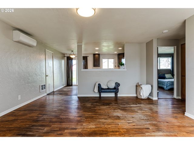 432 40TH St, Springfield, OR 97478