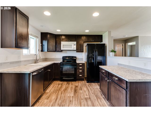 432 40TH St, Springfield, OR 97478