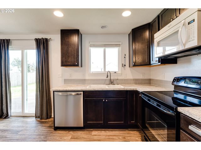 432 40TH St, Springfield, OR 97478