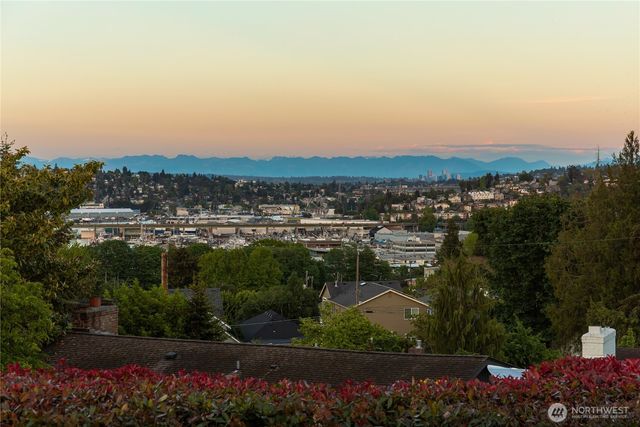 4306 29th Avenue W, Seattle, WA 98199