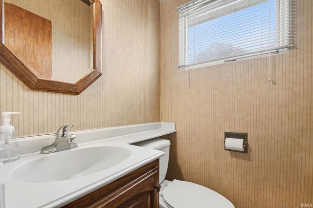 1372 Berkshire Drive, South Bend, IN 46614