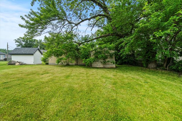 903 E 36th Place, Hobart, IN 46342