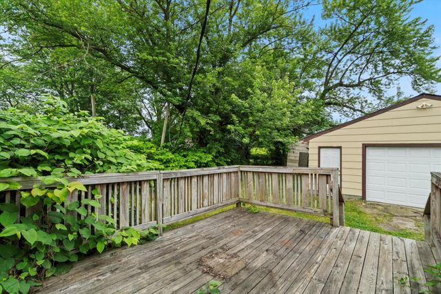 903 E 36th Place, Hobart, IN 46342