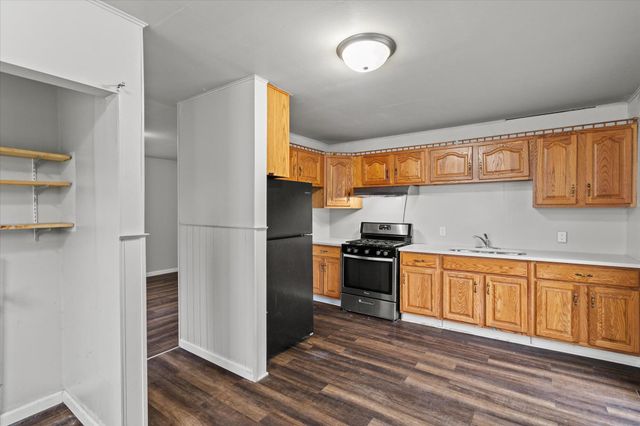 903 E 36th Place, Hobart, IN 46342