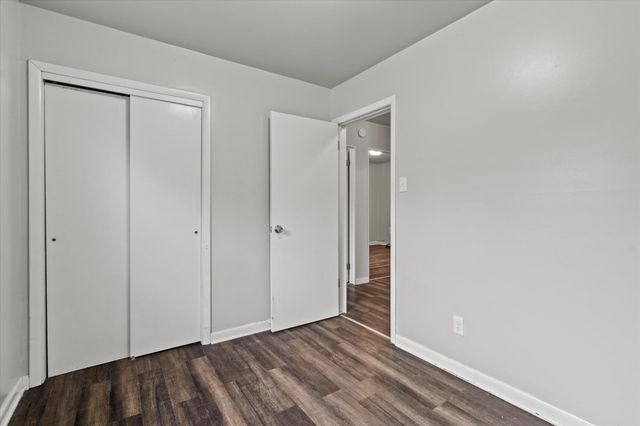 903 E 36th Place, Hobart, IN 46342