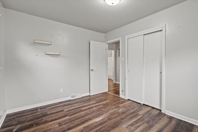 903 E 36th Place, Hobart, IN 46342