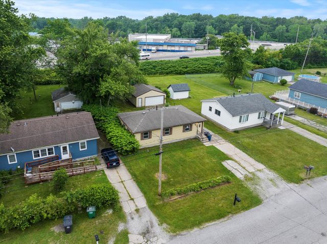 903 E 36th Place, Hobart, IN 46342
