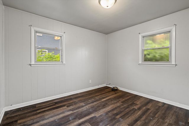 903 E 36th Place, Hobart, IN 46342