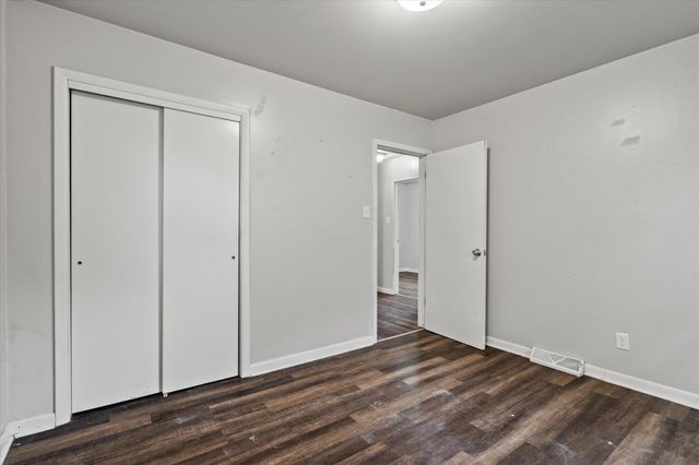 903 E 36th Place, Hobart, IN 46342