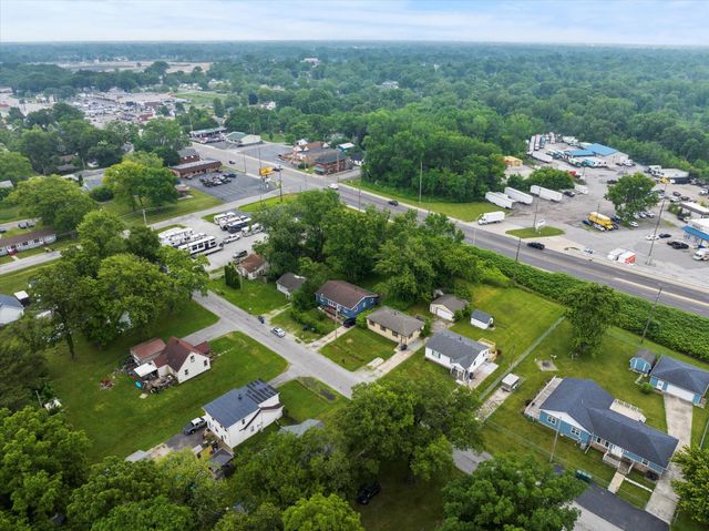 903 E 36th Place, Hobart, IN 46342