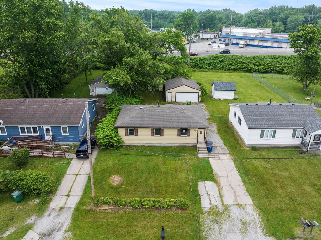 903 E 36th Place, Hobart, IN 46342