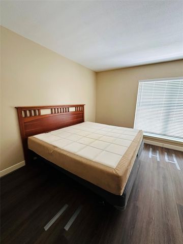 2224 S Piney Point Road 114, Houston, TX 77063