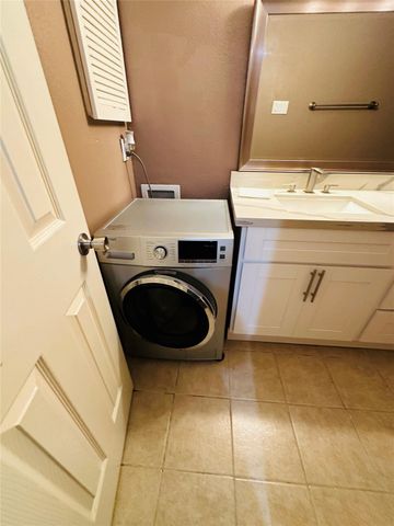 2224 S Piney Point Road 114, Houston, TX 77063