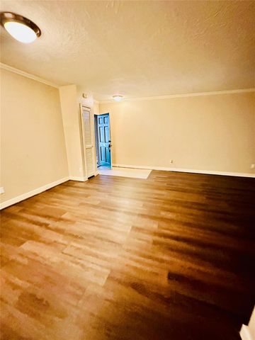 2224 S Piney Point Road 114, Houston, TX 77063