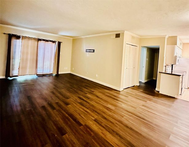 2224 S Piney Point Road 114, Houston, TX 77063