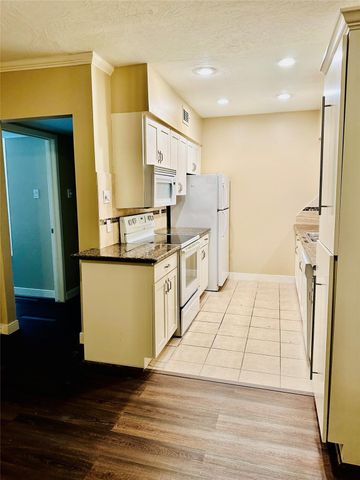 2224 S Piney Point Road 114, Houston, TX 77063