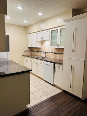 2224 S Piney Point Road 114, Houston, TX 77063