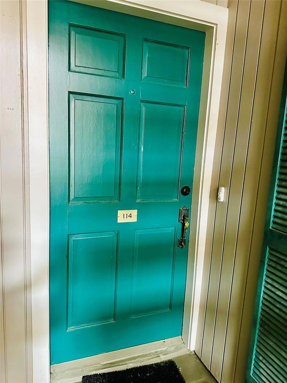 2224 S Piney Point Road 114, Houston, TX 77063