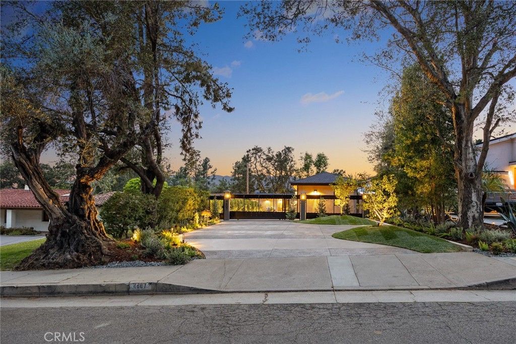 Image 1 of property listing at 4607 Alta Canyada Road, La Canada Flintridge, CA 91011