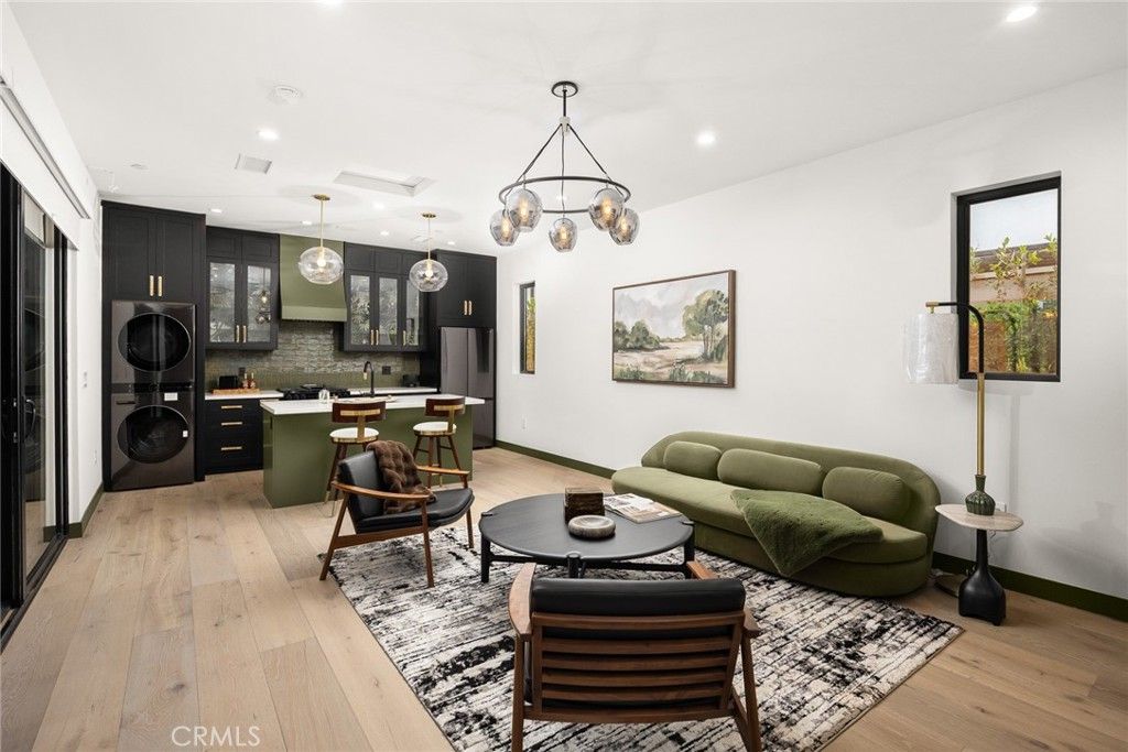 Image 10 of property listing at 4607 Alta Canyada Road, La Canada Flintridge, CA 91011