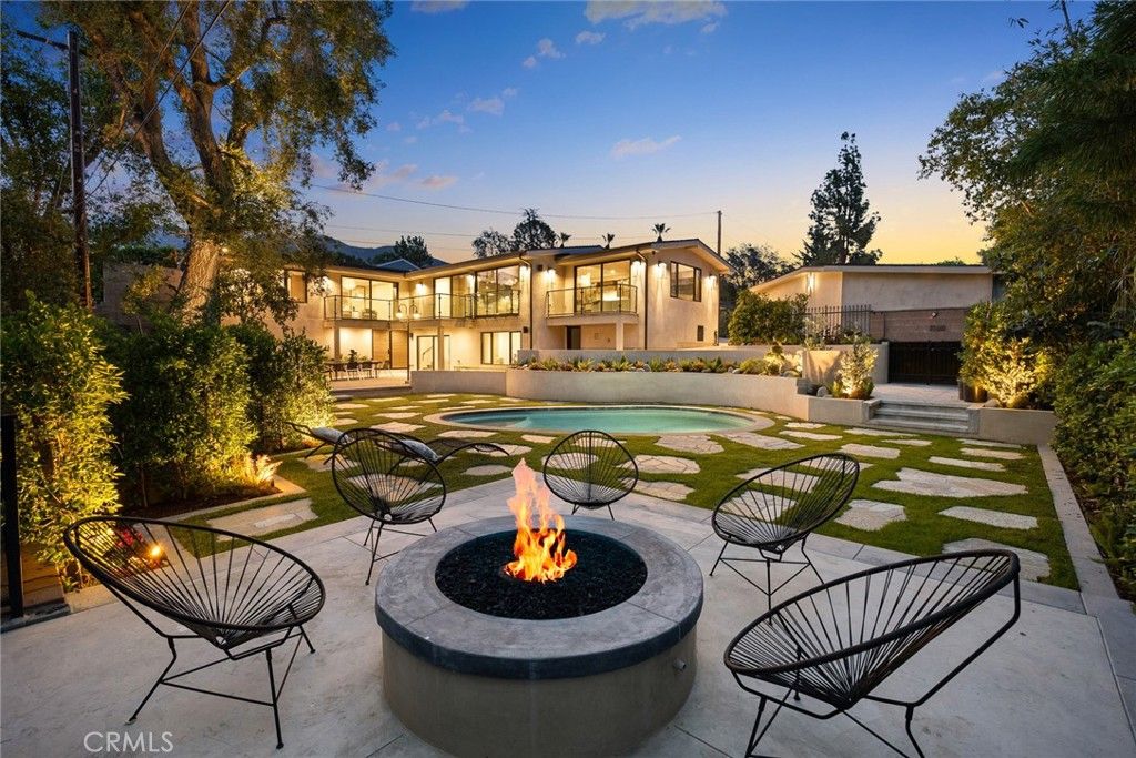 Image 12 of property listing at 4607 Alta Canyada Road, La Canada Flintridge, CA 91011