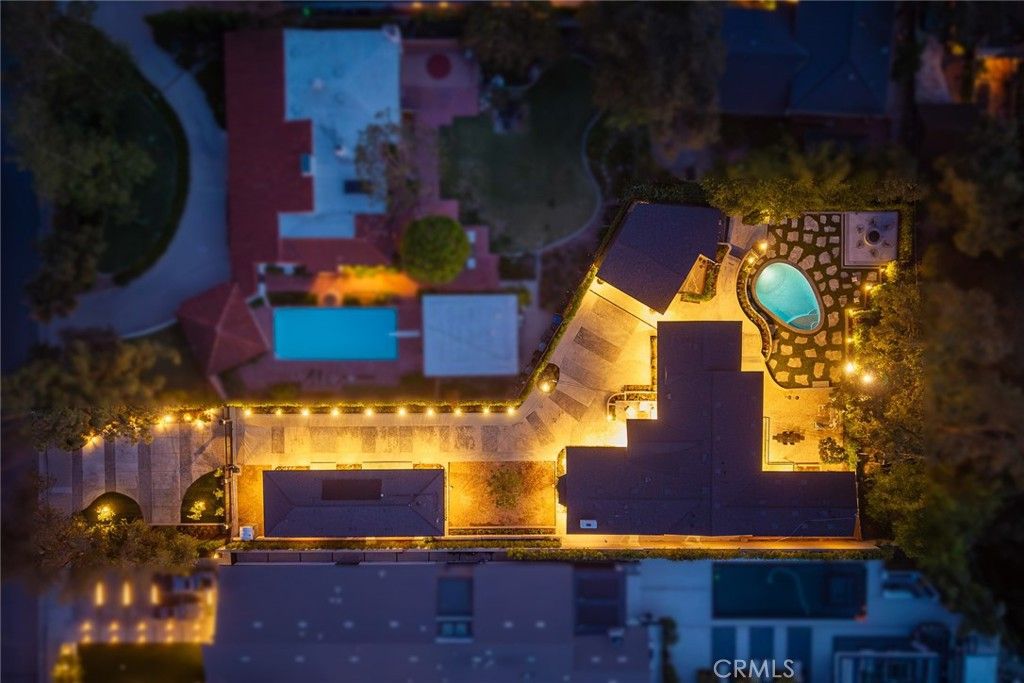 Image 13 of property listing at 4607 Alta Canyada Road, La Canada Flintridge, CA 91011