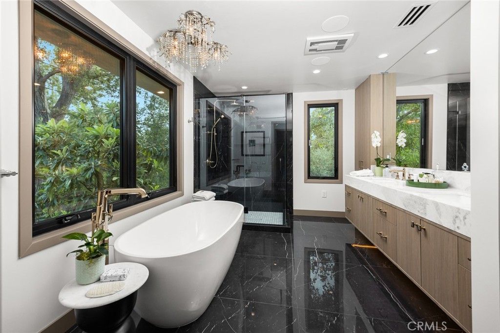 Image 8 of property listing at 4607 Alta Canyada Road, La Canada Flintridge, CA 91011