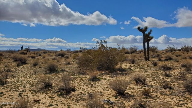 Reed Ave, Mojave, CA 93501