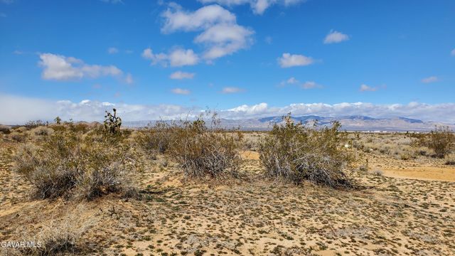 Reed Ave, Mojave, CA 93501