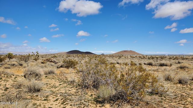 Reed Ave, Mojave, CA 93501