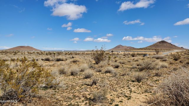 Reed Ave, Mojave, CA 93501