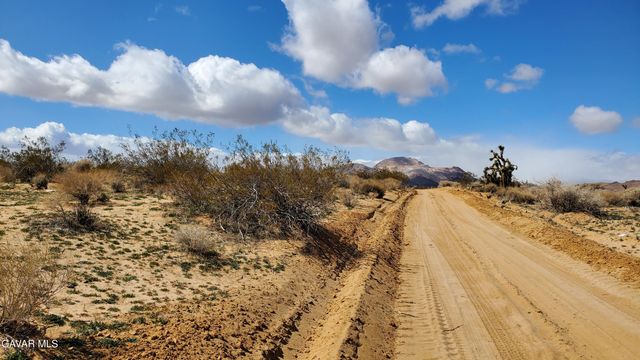 Reed Ave, Mojave, CA 93501