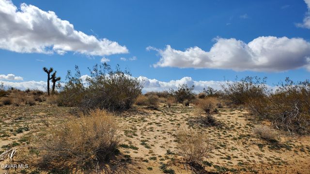 Reed Ave, Mojave, CA 93501