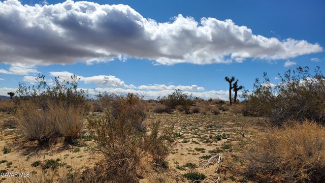 Reed Ave, Mojave, CA 93501