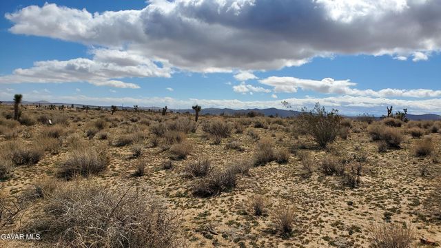 Reed Ave, Mojave, CA 93501