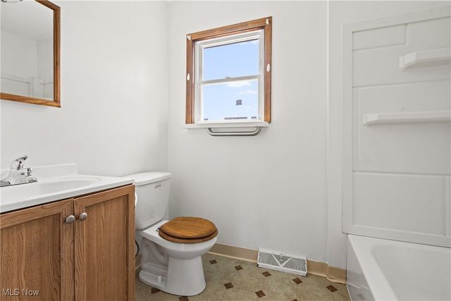 2802 Trump Avenue SE, Canton, OH 44707