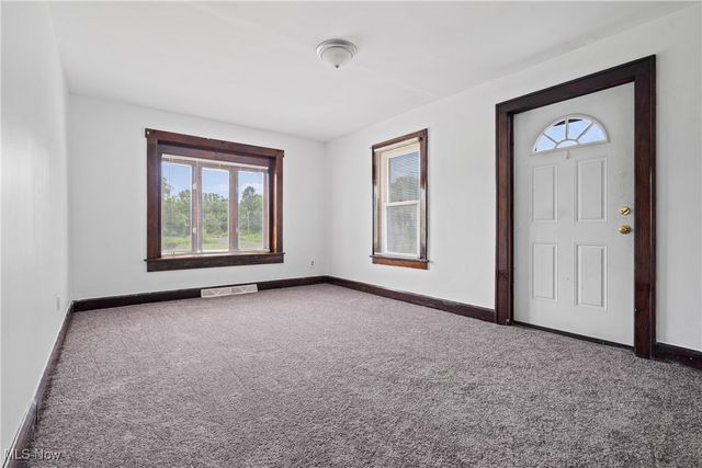 2802 Trump Avenue SE, Canton, OH 44707