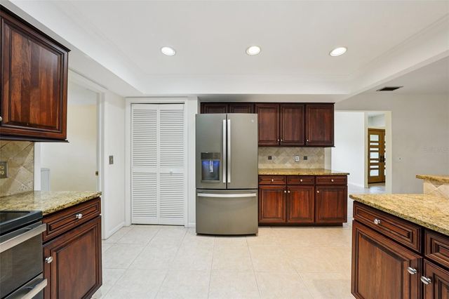 1604 PALACE COURT, Valrico, FL 33594